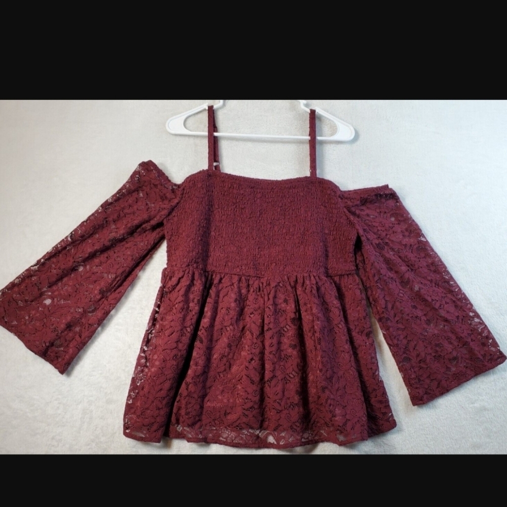 NWT Torrid Size 1 Long Sleeve Lace Cold Shoulder Top